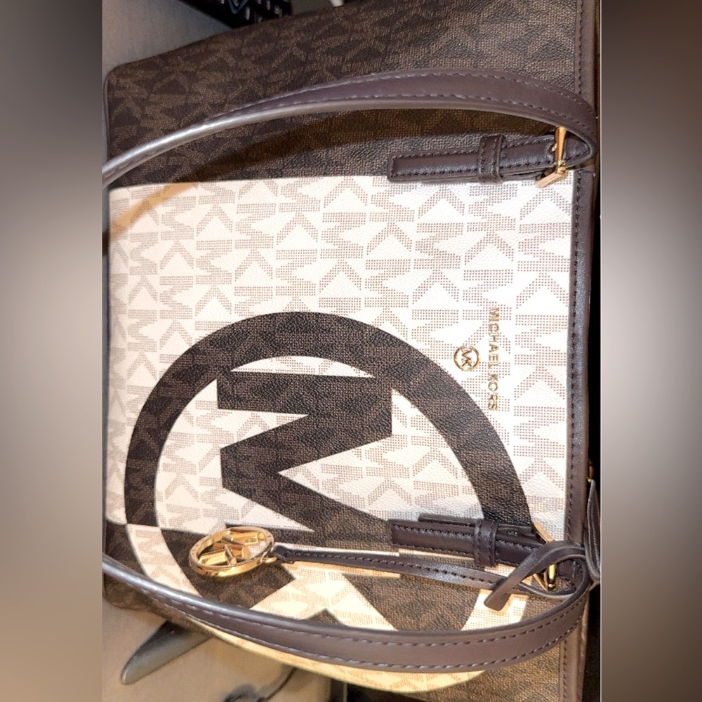 Micheal Kors Classic Monogram Twotoned.